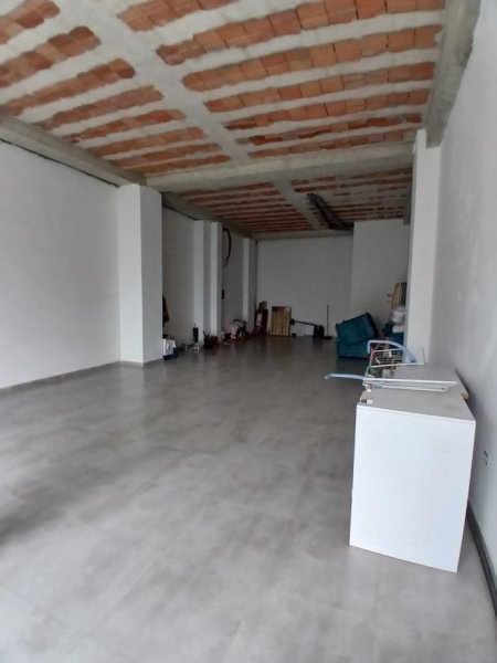 Tirane, jepet me qera ambjent biznesi Kati 0, 95 m² 800 € (Gener 2 ,rruga e burgut)