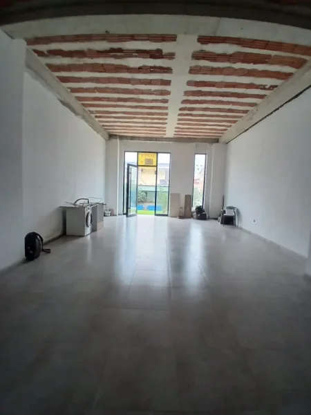 Tirane, jepet me qera ambjent biznesi Kati 0, 95 m² 800 € (Gener 2 ,rruga e burgut)