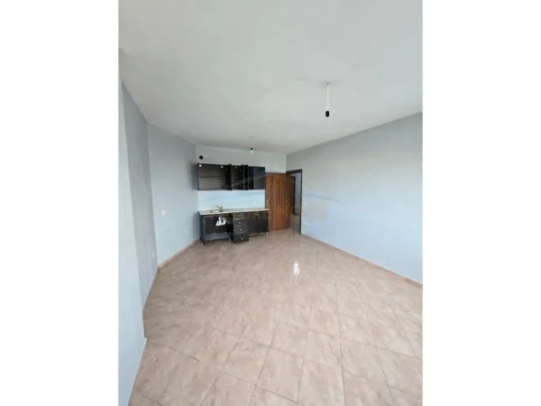Tirane, jepet me qera apartament 1+1 Kati 4, 54 m² 330 € (YZBERISHT)