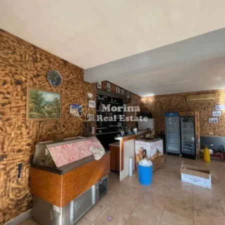 Tirane, jepet me qera ambjent biznesi Kati 0, 220 m² 700 € (Laprake)