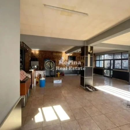 Tirane, jepet me qera ambjent biznesi Kati 0, 220 m² 700 € (Laprake)