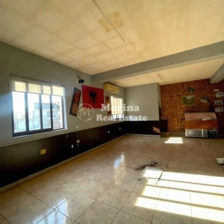 Tirane, jepet me qera ambjent biznesi Kati 0, 220 m² 700 € (Laprake)