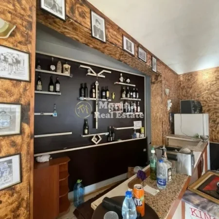 Tirane, jepet me qera ambjent biznesi Kati 0, 220 m² 700 € (Laprake)