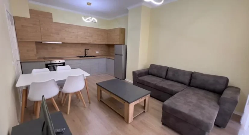 Tirane, jepet me qera apartament 1+1+Ballkon Kati 3, 95 m² 550 € (Grand Gallery)