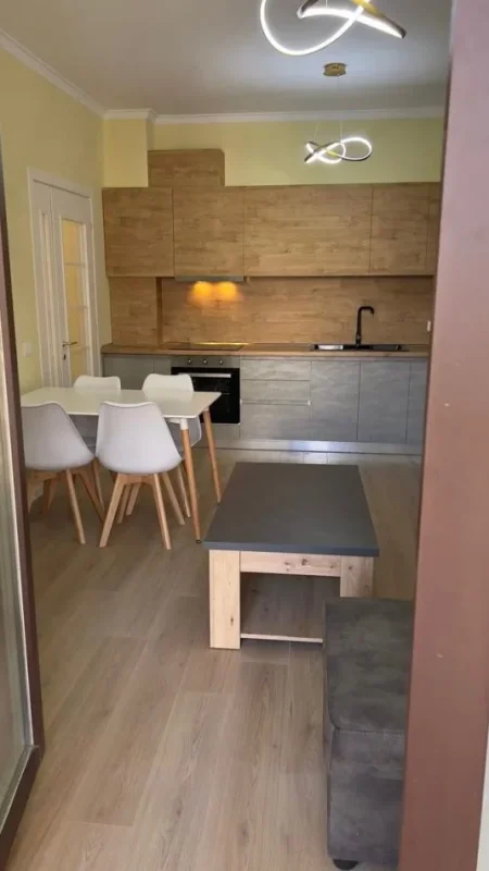 Tirane, jepet me qera apartament 1+1+Ballkon Kati 3, 95 m² 550 € (Grand Gallery)