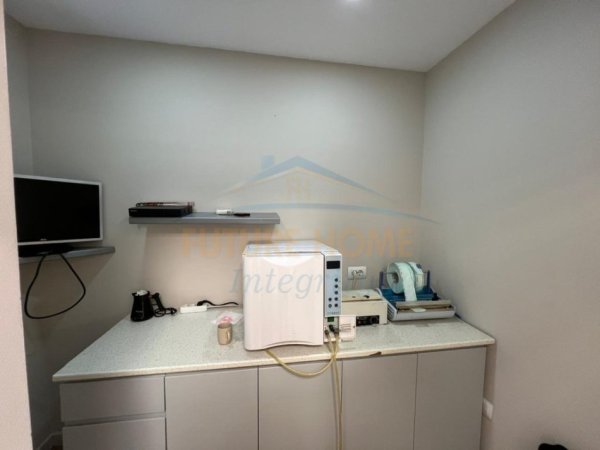 Tirane, jepet me qera ambjent biznesi Kati 1, 54.6 m² 1.500 € (Rruga Irfan Tomini)