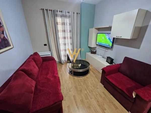Tirane, jepet me qera apartament 1+1+Ballkon Kati 2, 55 m² 950 € (QENDER)