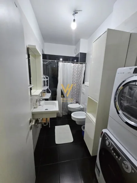 Tirane, jepet me qera apartament 1+1+Ballkon Kati 2, 55 m² 950 € (QENDER)