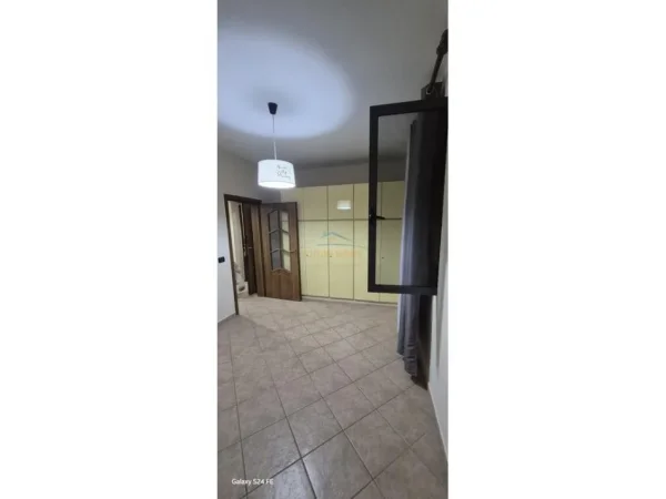 Tirane, jepet me qera apartament 1+1 Kati 1, 42 m² 600 € (Rruga Joni Vreto , Pazari i Ri)