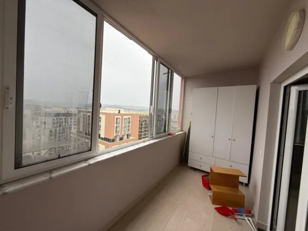 Tirane, jepet me qera apartament 2+1 Kati 12, 100 m² 600 € (Laprake)