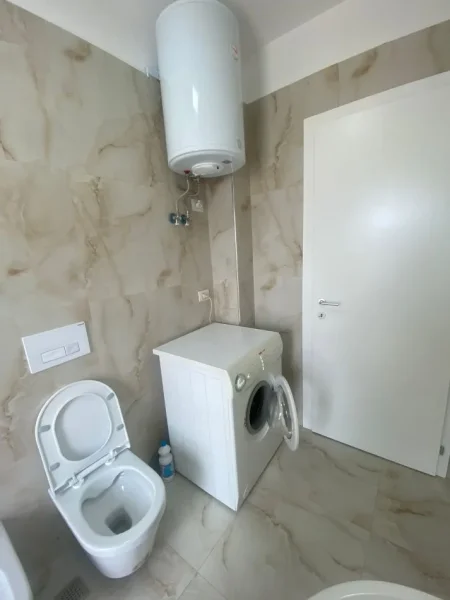Tirane, jepet me qera apartament 1+1+Ballkon Kati 3, 75 m² 550 €
