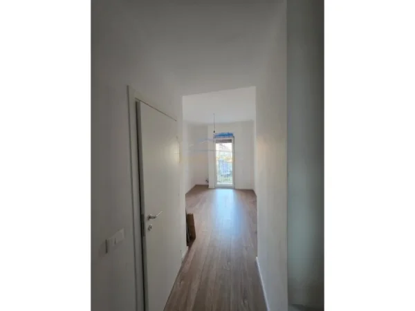 Tirane, jepet me qera ambjent biznesi Kati 1, 25 m² 250 € (Rruga Jordan Misja)