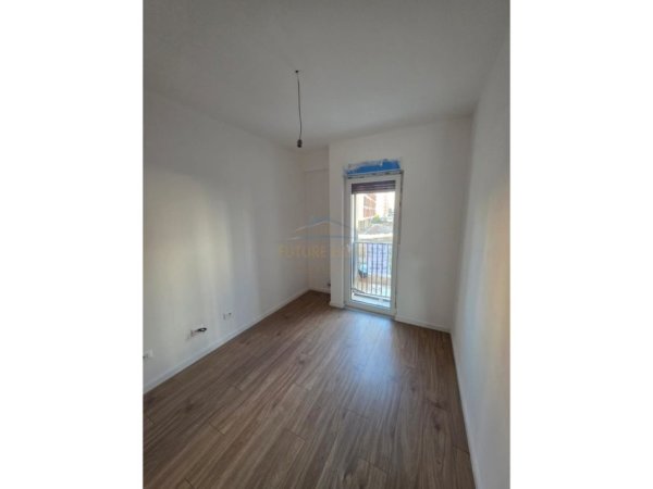 Tirane, jepet me qera ambjent biznesi Kati 1, 25 m² 250 € (Rruga Jordan Misja)