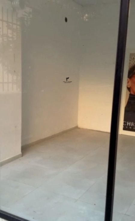 Tirane, jepet me qera dyqan Kati 0, 65 m² 1.000 € (JORDAN MISJA)