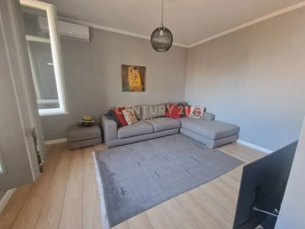 Tirane, jepet me qera apartament 2+1+Ballkon Kati 5, 78 m² 550 € (tefta tashko)