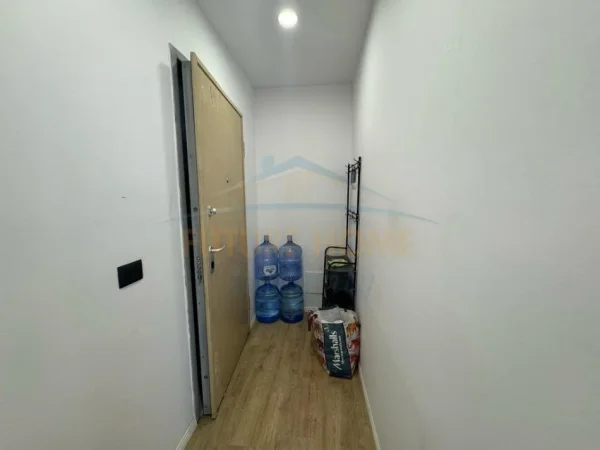 Tirane, jepet me qera garsonier 1+1 Kati 9, 30 m² 470 € (Ish Tregu Elektirk)