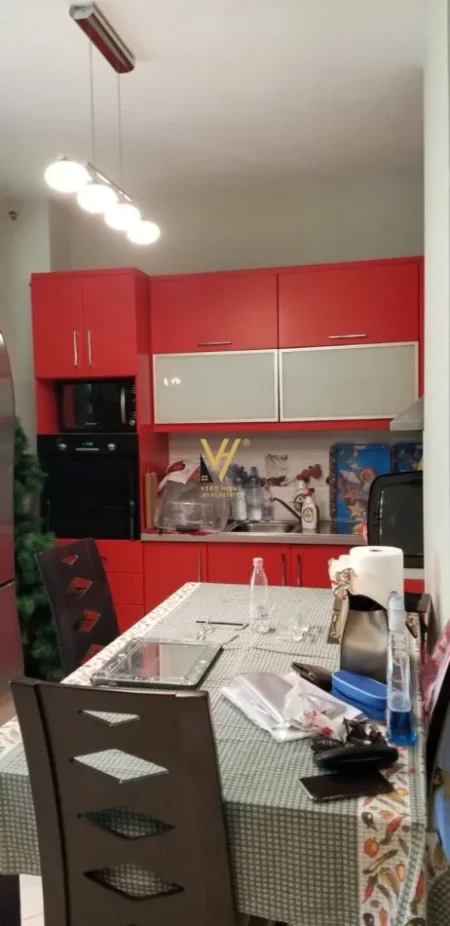 Tirane, jepet me qera apartament 2+1+Ballkon Kati 3, 100 m² 1.100 € (RRUGA E DURRESIT)