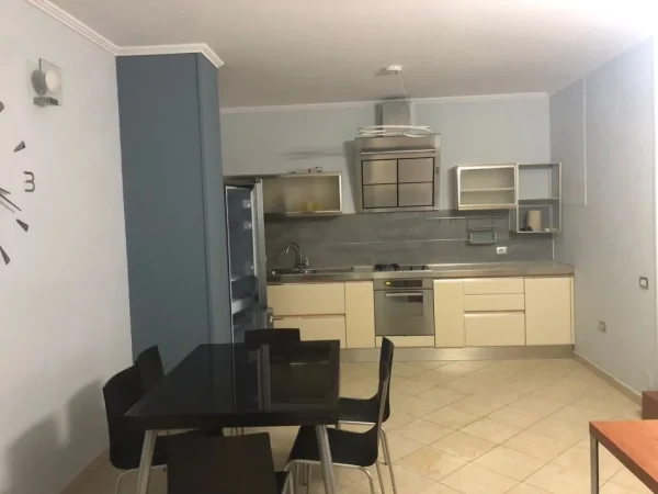 Tirane, jepet me qera apartament 2+1 Kati 7, 75 m² 600 € (Harry Fullz)