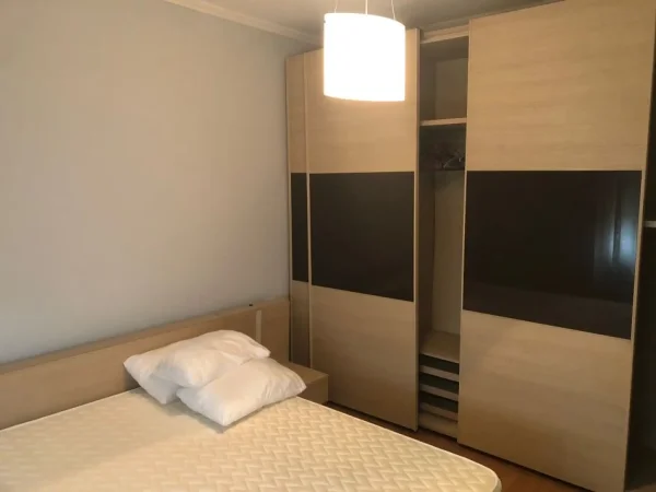 Tirane, jepet me qera apartament 2+1 Kati 7, 75 m² 600 € (Harry Fullz)