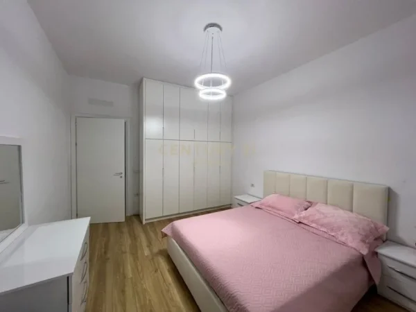 Tirane, jepet me qera apartament 1+1+Ballkon Kati 4, 68 m² 650 € 