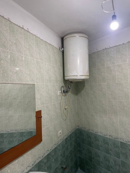 Tirane, jepet me qera apartament 1+1 Kati 4, 60 m² 310 € (Rruga 3 Deshmoret)