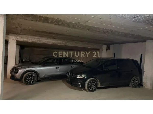 Tirane, jepet me qera apartament 1+1+Ballkon Kati 5, 92 m² 500 € (astir vila L)