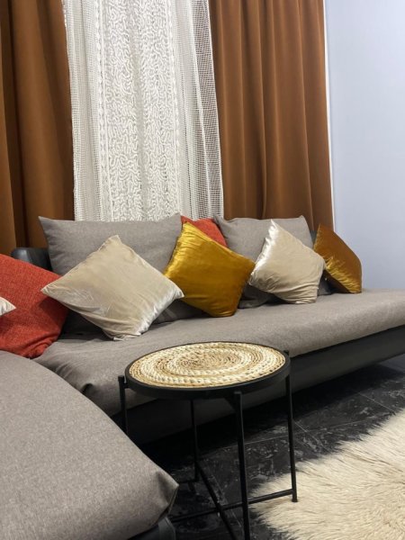 Tirane, jepet me qera 2 garsoniere Kati 2, 950 € (Rruga e Dibrës)