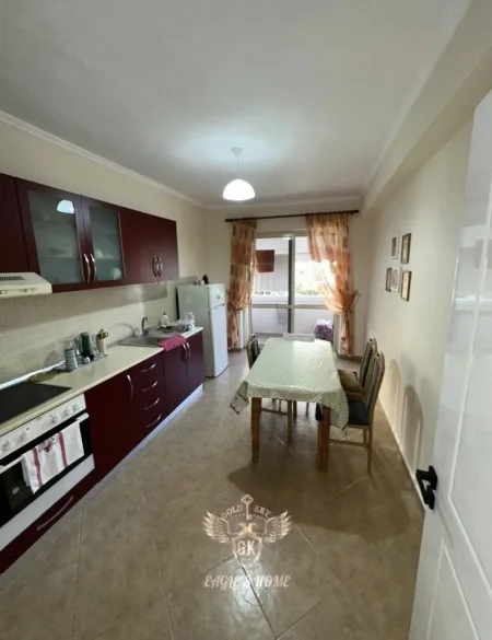 Durres, jepet me qera apartament 3+1+Ballkon Kati 1, 110 m² (GJYKATA DURRES)