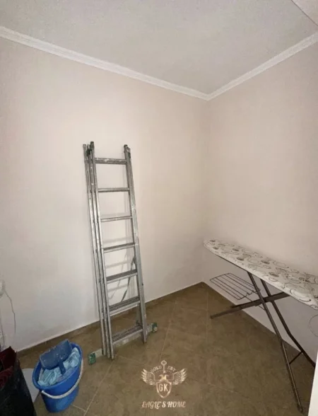 Durres, jepet me qera apartament 3+1+Ballkon Kati 1, 110 m² (GJYKATA DURRES)