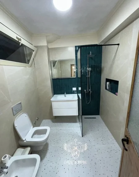 Durres, jepet me qera apartament 3+1+Ballkon Kati 1, 110 m² (GJYKATA DURRES)