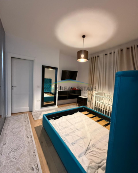 Tirane, shitet apartament 2+1+2  Kati 3, 111 m² , 2700 €/m2 (Stacioni i Trenit)