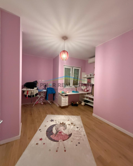 Tirane, shitet apartament 2+1+2  Kati 3, 111 m² , 2700 €/m2 (Stacioni i Trenit)