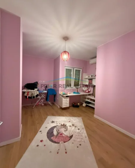 Tirane, shitet apartament 2+1+2  Kati 3, 111 m² , 2700 €/m2 (Stacioni i Trenit)