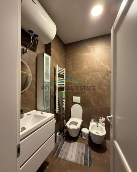 Tirane, shitet apartament 2+1+2  Kati 3, 111 m² , 2700 €/m2 (Stacioni i Trenit)