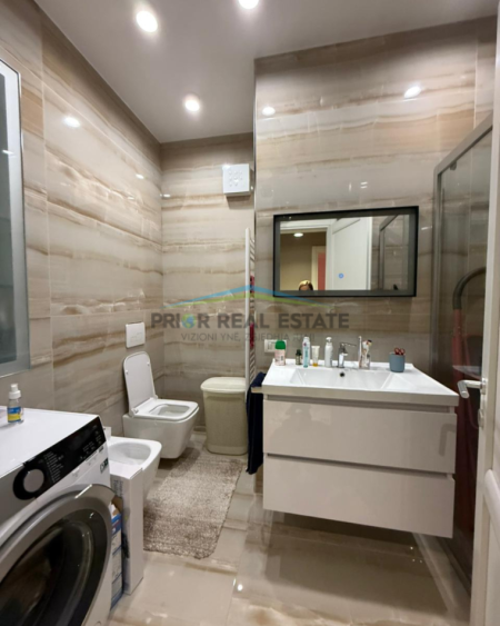 Tirane, shitet apartament 2+1+2  Kati 3, 111 m² , 2700 €/m2 (Stacioni i Trenit)