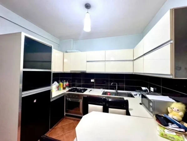 Tirane, jepet me qera apartament 2+1+Ballkon Kati 9, 72 m² 500 € (ASTIR)