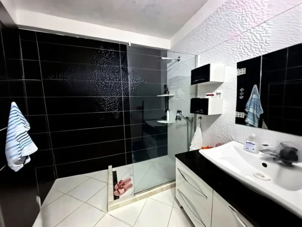 Tirane, jepet me qera apartament 2+1+Ballkon Kati 9, 72 m² 500 € (ASTIR)