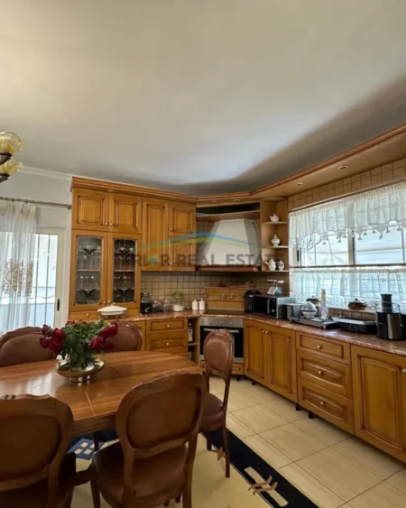 Tirane, shitet apartament 3+1+2 Kati 6, 140 m²  25,000,000 ALL  (Vasil Shanto)