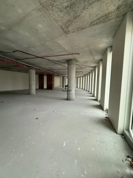 Tirane, jepet me qera zyre Kati 3, 637 m² 20.000 € (QENDER)