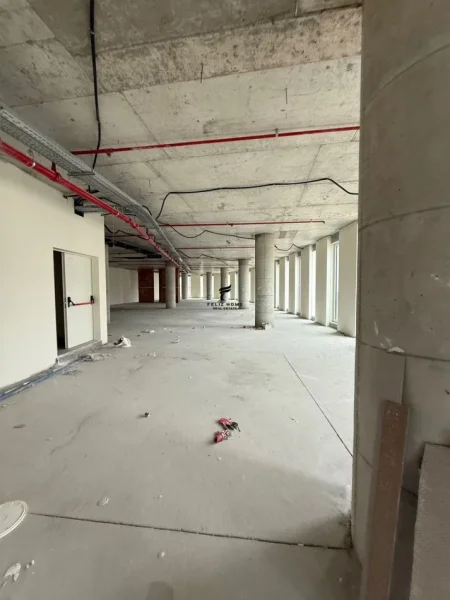 Tirane, jepet me qera zyre Kati 3, 637 m² 20.000 € (QENDER)