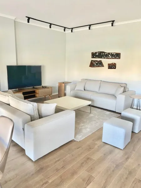 Tirane, jepet me qera apartament 2+1+Ballkon Kati 4, 115 m² 1.100 € (Kopshi Zoologjik)