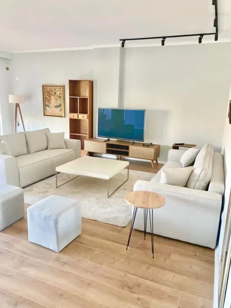 Tirane, jepet me qera apartament 2+1+Ballkon Kati 4, 115 m² 1.100 € (Kopshi Zoologjik)