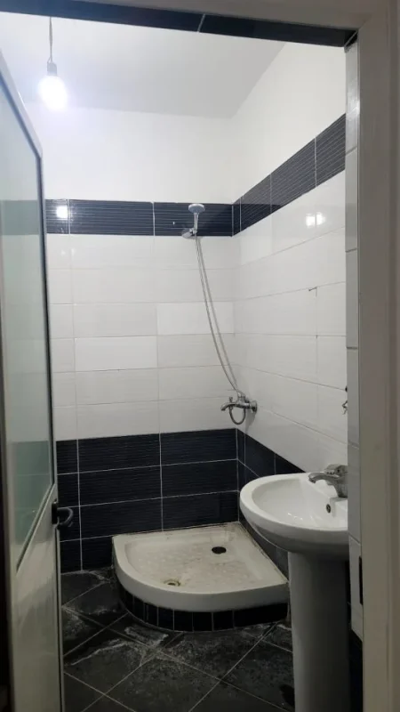 Tirane, jepet me qera apartament 2+1+Ballkon Kati 7, 120 m² 350 € (Astir te 2 Palmat)