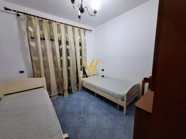Tirane, jepet me qera apartament 2+1+Ballkon Kati 2, 85 m² 550 € (BULEVARDI I RI)