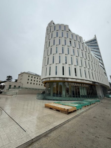 Tirane, jepet me qera zyre Kati 5, 496 m² 12.500 € (QENDER)