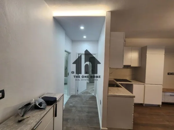 Tirane, shitet apartament 1+1+Ballkon Kati 2, 77 m² 180.000 € (Komune Parisit)