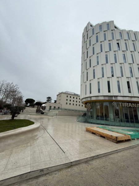 Tirane, jepet me qera dyqan Kati -1, 996 m² 36.000 € (QENDER)