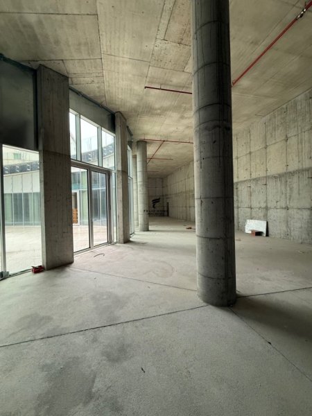Tirane, jepet me qera dyqan Kati -1, 996 m² 36.000 € (QENDER)