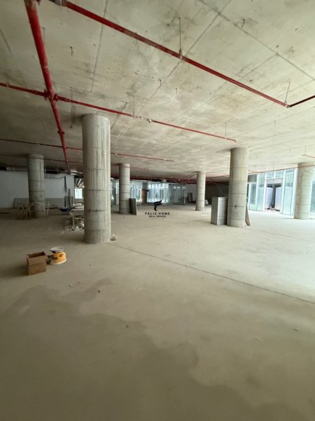 Tirane, jepet me qera dyqan Kati -1, 996 m² 36.000 € (QENDER)