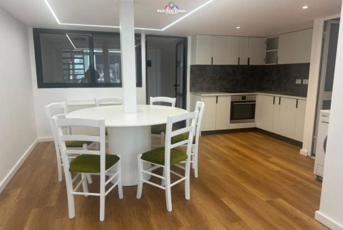 Tirane, jepet me qera apartament 3+1 Kati 1, 101 m² 156.000 € Prfane Casa Italia